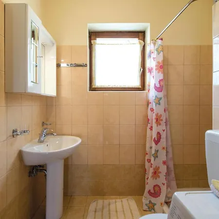 Dom wakacyjny Bateli 06 *