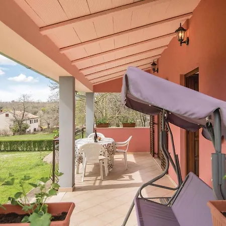 Awesome Home In Bateli With Wifi * Zeliski