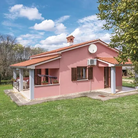Awesome Home In Bateli With Wifi Holiday home